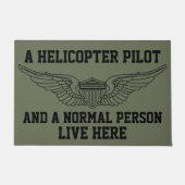 Ein Hubschrauberpilot und eine normale Person lebe Fußmatte (Vorderseite)