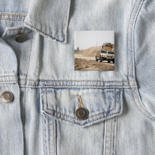 Ein Humvee leitet Sicherheit Button (Beispiel)