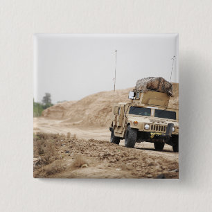 Ein Humvee leitet Sicherheit Button