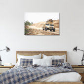 Ein Humvee leitet Sicherheit Leinwanddruck (Insitu (Schlafzimmer))