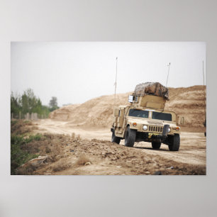 Ein Humvee leitet Sicherheit Poster