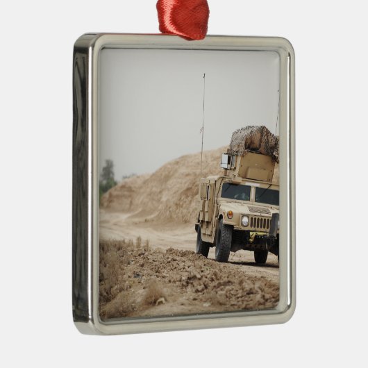 Ein Humvee leitet Sicherheit Silbernes Ornament (Rechts)