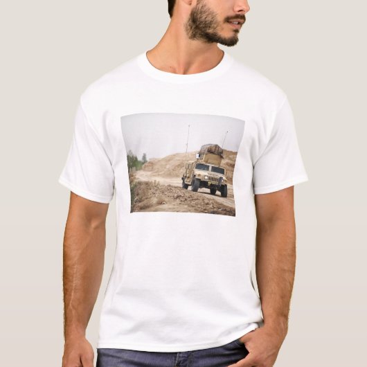 Ein Humvee leitet Sicherheit T-Shirt (Vorderseite)