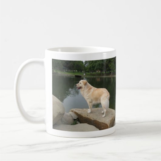 Ein Hund an einem Teich Kaffeetasse (Links)