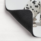 Ein Hund, der eine Katze sieht Mousepad (Ecke)
