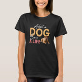 Ein Hund Rette einen Rettungsschwimmer. T-Shirt (Vorderseite)