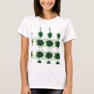 Ein Hündchen mit goldenem Retriever sitzt auf eine T-Shirt