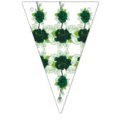 Ein Hündchen mit goldenem Retriever sitzt auf eine Wimpelkette (Zweite Fahne)