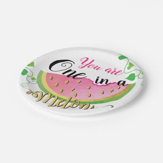 Ein im Teller eines (Schrägansicht)