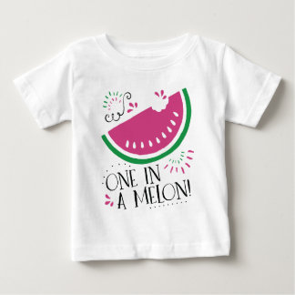Ein in einem Melone-Wassermelone-T - Shirt