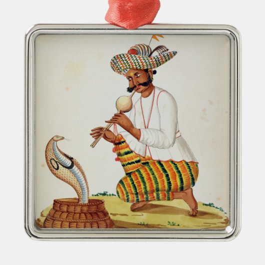 Ein indischer Schlangenbeschwörer mit einer Kobra, Silbernes Ornament (Vorne)