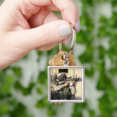 Ein Infanterie-Scout zielt auf seine Waffe Schlüsselanhänger (Hand)