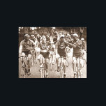 EIN INTIMATE PORTRAIT DER TOUR DE FRANCE IN DEN 20 LEINWANDDRUCK<br><div class="desc">EIN INTIMATE PORTRAIT OF THE TOUR DE FRANCE 1920's Canvas Print Dieses Vintage,  intime Portrait der Tour de France in den 20er Jahren zeigt ein humorvolles Bild von Vervaeke und Geldhol mit dem Rauchen einer Zigarette.</div>