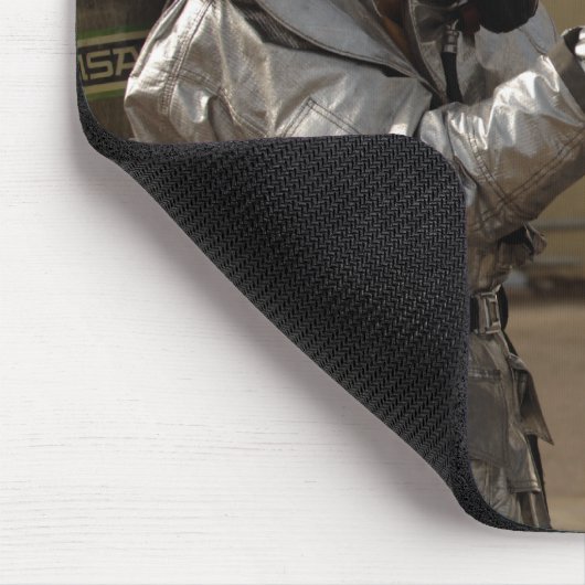 Ein irakischer Feuerwehrmann Mousepad (Ecke)