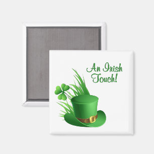 Ein irischer Leprechaun-Touch Kleeblatt Hut im Gra Magnet
