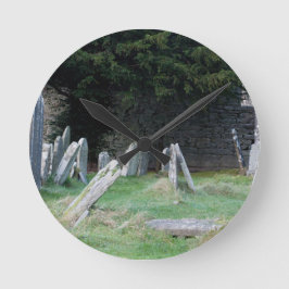 Ein irisches ernstes Yard Runde Wanduhr