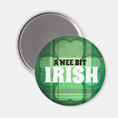 Ein irisches kariertes Kleeblatt mit einem Bit Magnet (Vorderseite/Rückseite)