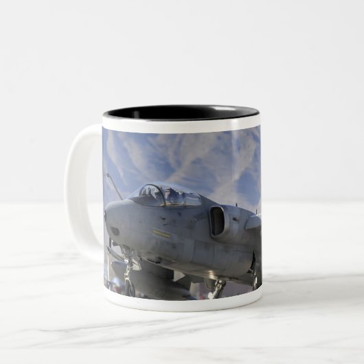 Ein italienischer AMX-Kämpfer Zweifarbige Tasse (Vorderseite Links)