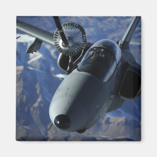 Ein italienischer AMX wird durch einen KC-10A-Exte Magnet