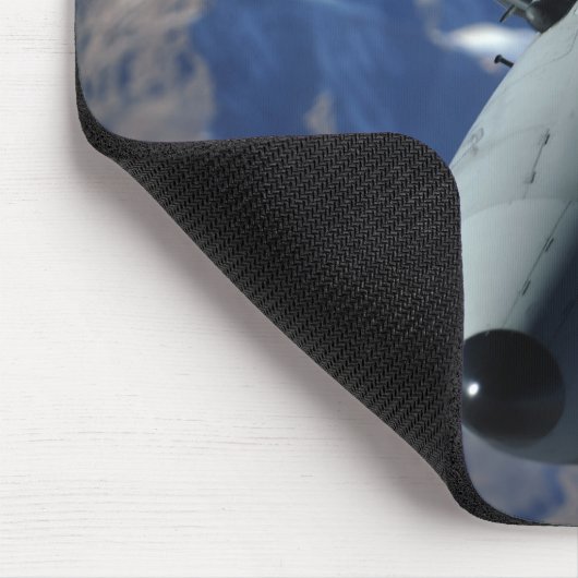 Ein italienischer AMX wird durch einen KC-10A-Exte Mousepad (Ecke)