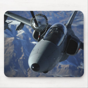 Ein italienischer AMX wird durch einen KC-10A-Exte Mousepad