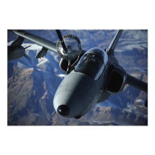 Ein italienisches AMX wird durch eine KC-10A Fotodruck