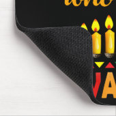Ein Junge, der Kwanzaa Kinara Afrikanischer Stolz Mousepad (Ecke)