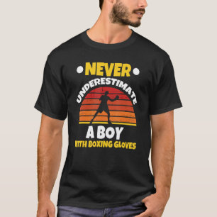 Ein Junge mit Boxhandschuhen Kickboxer Kickboxer-K T-Shirt
