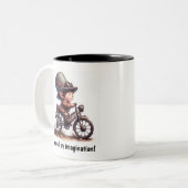 Ein junges glückliches Kind mit einem Steampunk-Mo Zweifarbige Tasse (Vorderseite Links)