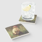 Ein junges Mädchen auf einem Gebiet Steinuntersetzer (Seitenansicht)