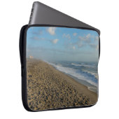 Ein Kakaostrand morgens Laptopschutzhülle (Vorne Rechts)