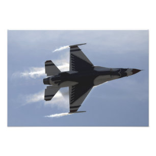 Ein kämpfender Falke F-16 zieht hohe G Fotodruck