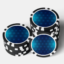 Ein Kasino-Pokerchip mit schwarzer und weißer Kant