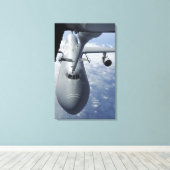 Ein KC-10-Extender bereitet sich darauf vor, eine  Leinwanddruck (Insitu (Holzboden))