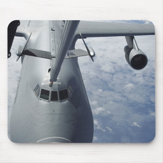 Ein KC-10-Extender bereitet sich darauf vor, eine Mousepad (Vorne)