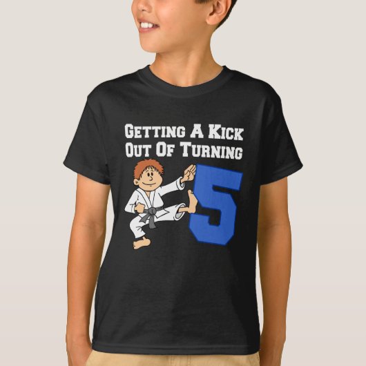 Ein Kick aus 5 Karate-Themen T-Shirt (Vorderseite)