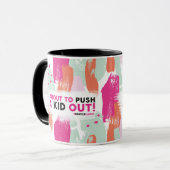 Ein Kind in die Tasse schieben (Vorderseite Links)