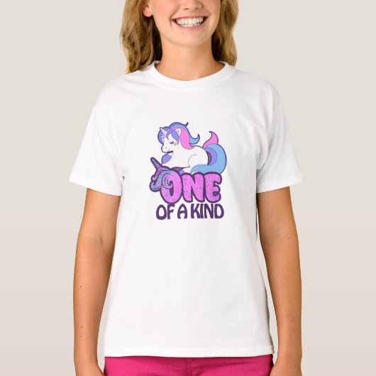 Ein Kind von Kawaii Kids Unicorn T-Shirt (Vorderseite)