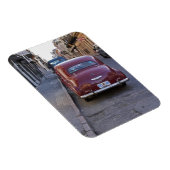 Ein klassisches altes Peugeot Auto, das auf einer Magnet (Rechte Seite)