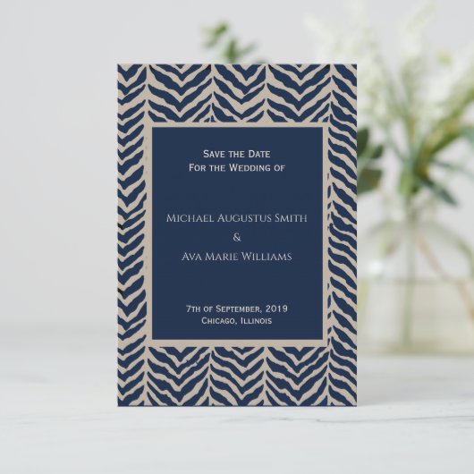 Ein klassisches Herringbone Hochzeit Speichern Sie Save The Date (Stehend Vorderseite)