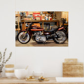 Ein klassisches Kawasaki 1974 Z1 Modifiziertes Dra Poster (Küche)