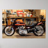 Ein klassisches Kawasaki 1974 Z1 Modifiziertes Dra Poster (Vorne)