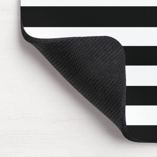 Ein klassisches, Schwarz-weiß gestreiftes Augenmus Mousepad (Ecke)