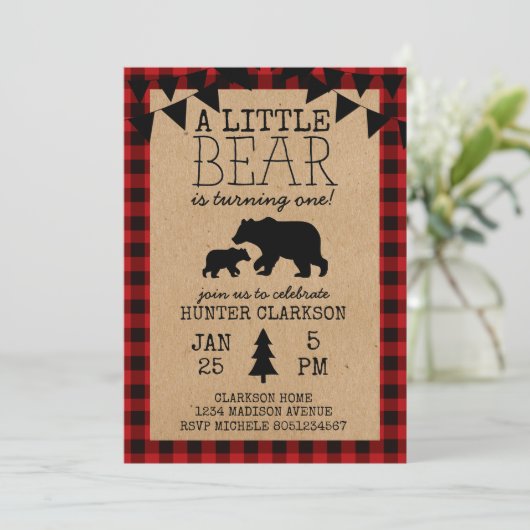 Ein kleiner Bär zum Geburtstag Einladung (Stehend Vorderseite)
