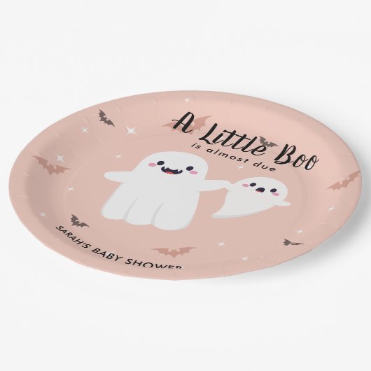 Ein kleiner Boo ist fast das passende Baby Duschko Pappteller (Schrägansicht)