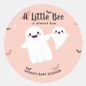 Ein kleiner Boo ist fast das passende Baby Duschko Runder Aufkleber (Vorderseite)