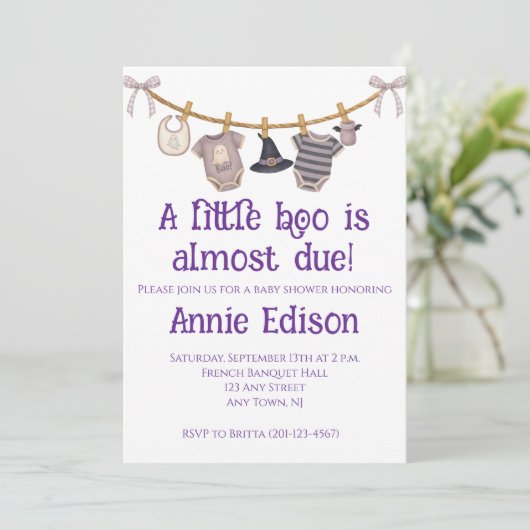 Ein kleiner Boo ist fast fällig | Halloween-Kinder Einladung (Stehend Vorderseite)
