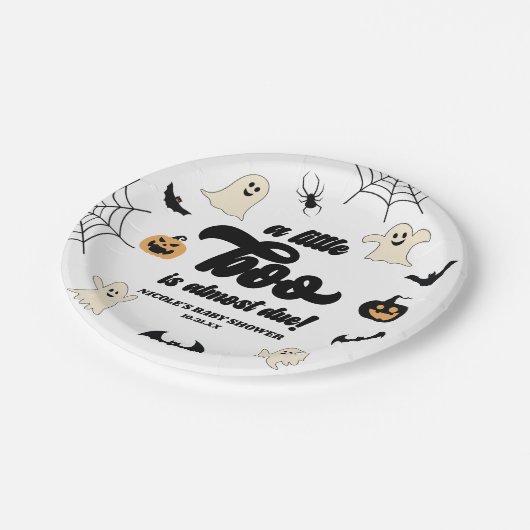 Ein kleiner Boo ist fast fällig! Halloween-Kinderd Pappteller (Schrägansicht)