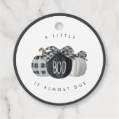 Ein kleiner Boo ist fast fällig! Neutrale Babydusc Geschenkanhänger (Vorderseite)