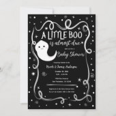 Ein kleiner Boo ist fast gerade wegen Halloween-Ki Einladung (Vorderseite)